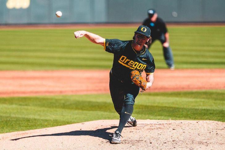 Oregon baseball dodges bullpen meltdown, beats Vanderbilt